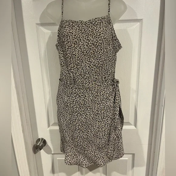 Abercrombie and Fitch Leopard Print Sleeveless Dress - Picture 3 of 7